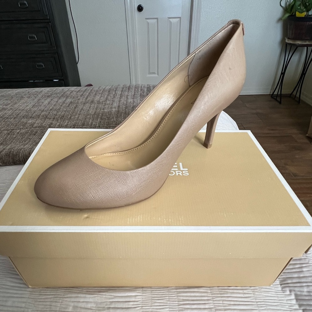 MK Nude Pump